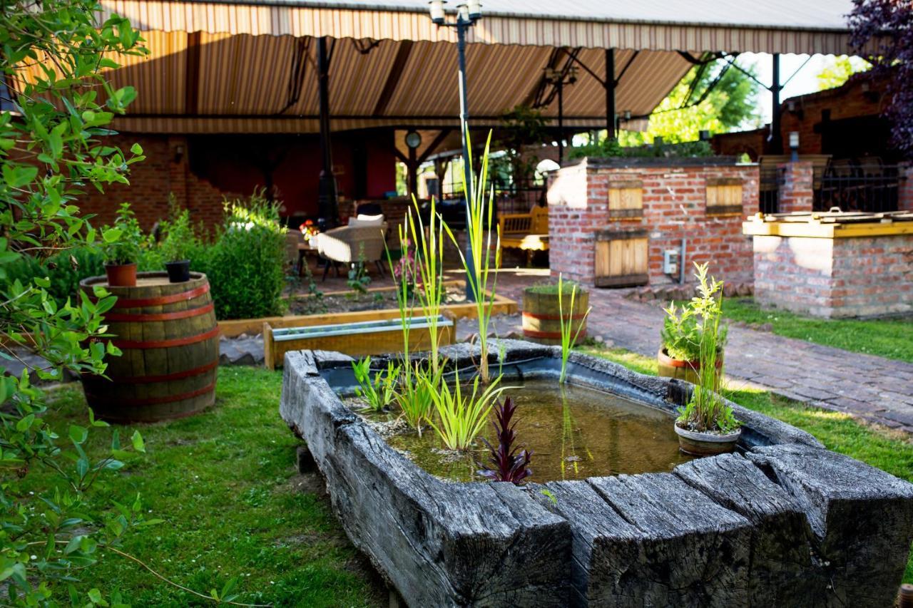 Hotel Vineyard Inn - Szoloskert Kanije Dış mekan fotoğraf