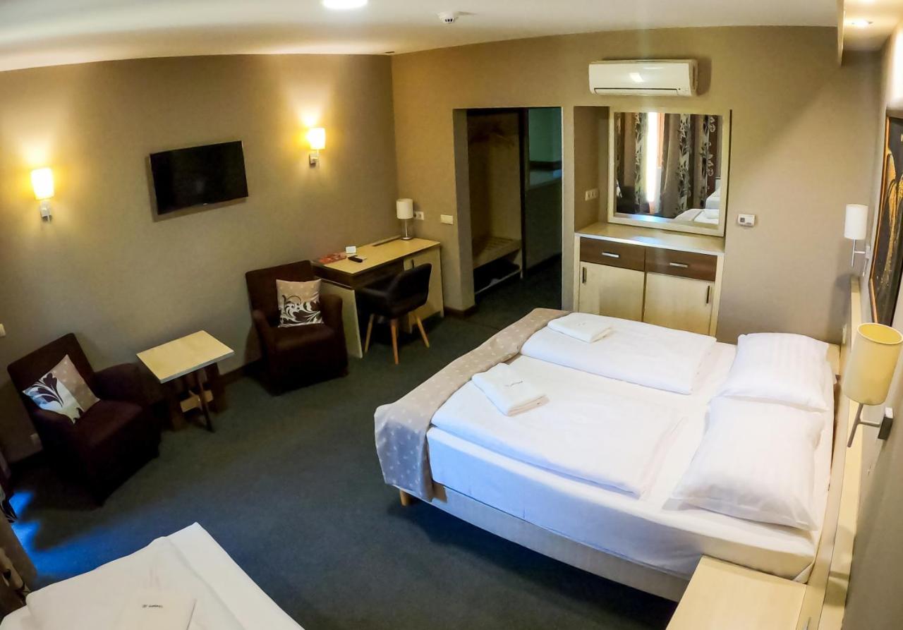 Hotel Vineyard Inn - Szoloskert Kanije Dış mekan fotoğraf