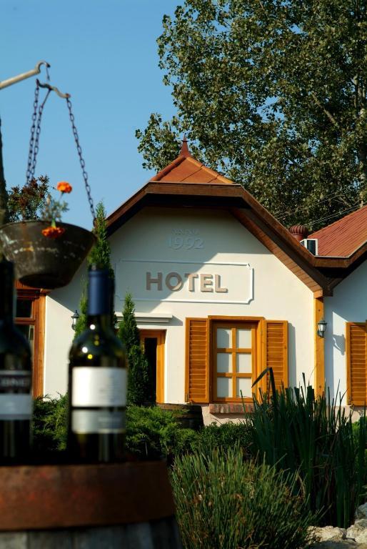 Hotel Vineyard Inn - Szoloskert Kanije Dış mekan fotoğraf