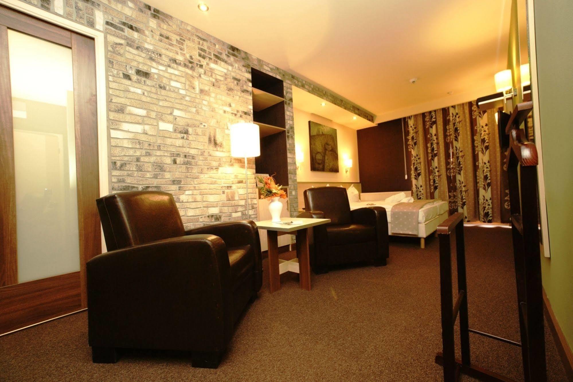 Hotel Vineyard Inn - Szoloskert Kanije Dış mekan fotoğraf
