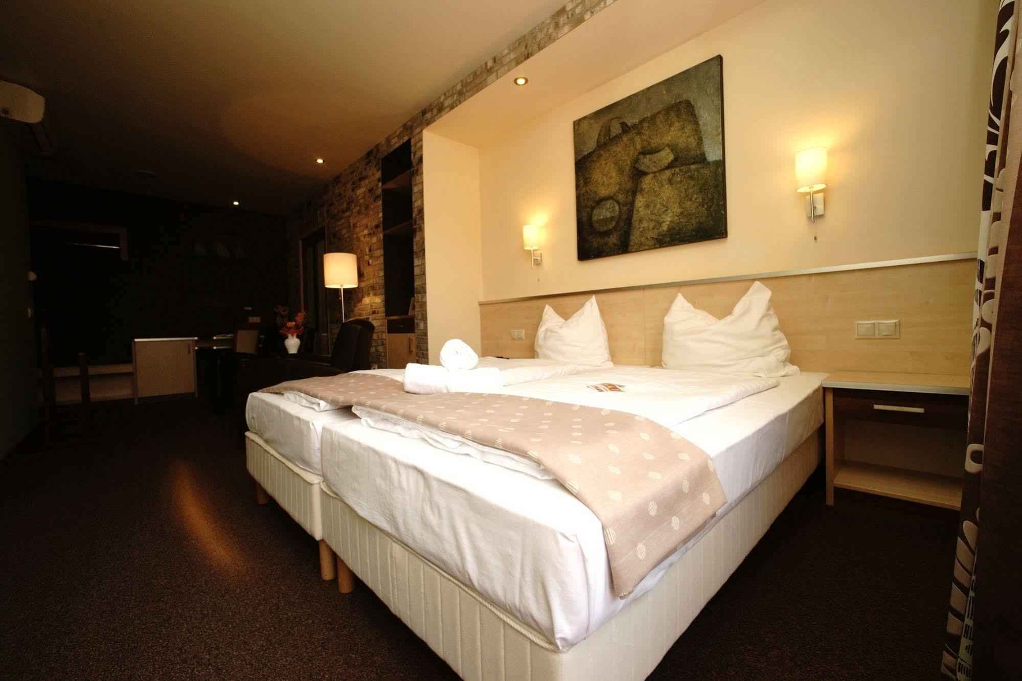 Hotel Vineyard Inn - Szoloskert Kanije Dış mekan fotoğraf