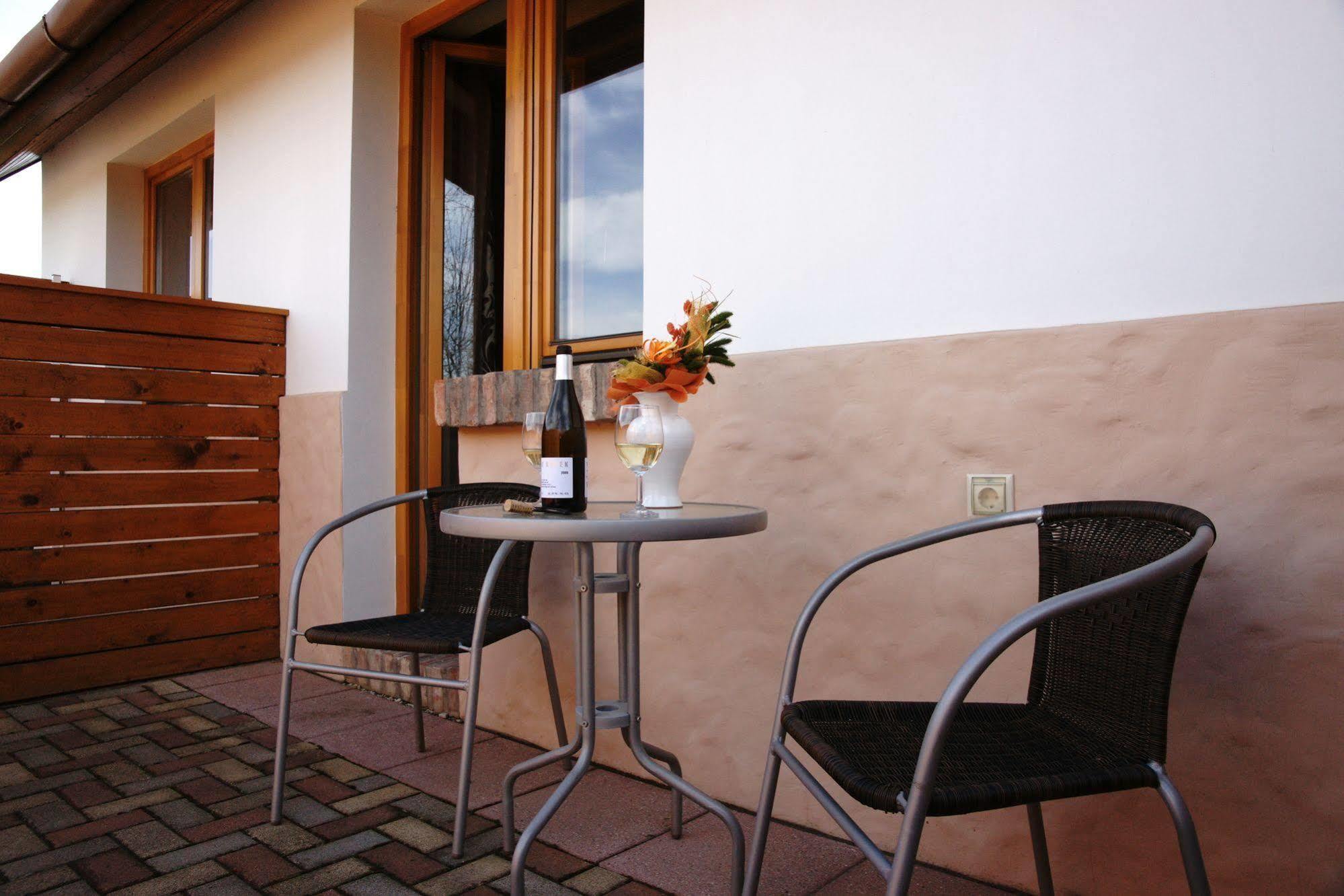 Hotel Vineyard Inn - Szoloskert Kanije Dış mekan fotoğraf